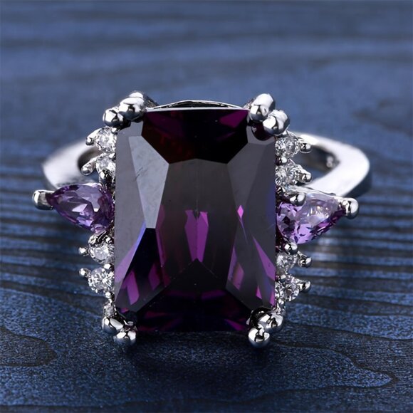 Vintage Style Purple Synthetic Zirconia Ring - Picture 3 of 8
